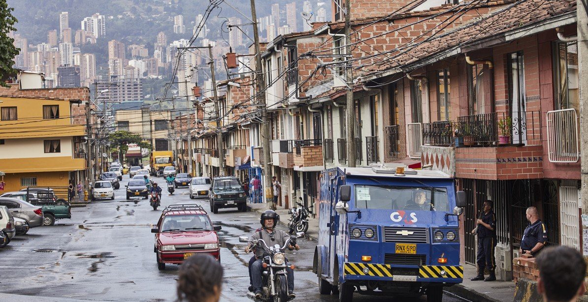 Rahankuljetusauto Medellinissä Kolumbiassa