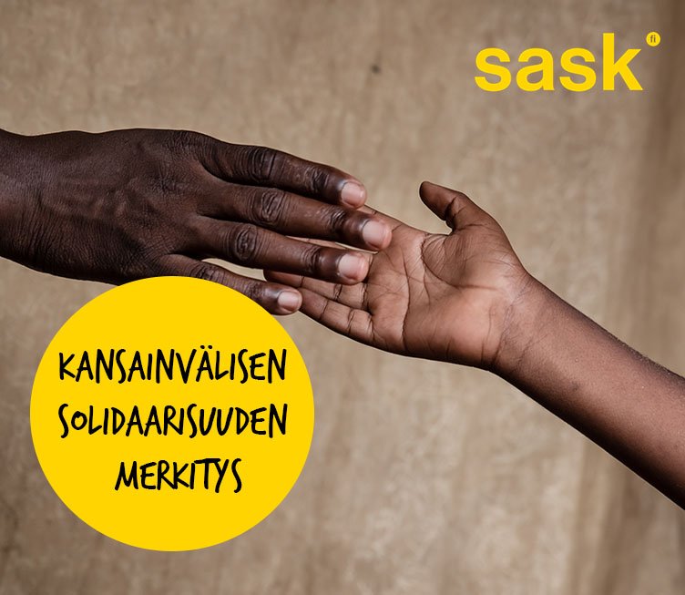 Toisiaan kohti kurkottavat kädet. keltaisessa ympyrässä teksti: "kansainvälisen solidaarisuuden merkitys"