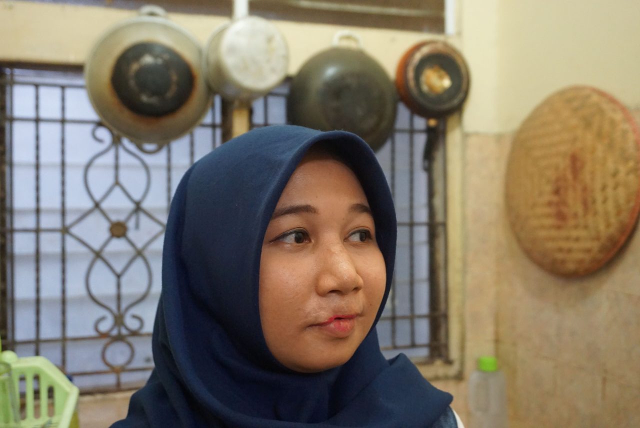 Nuori, indonesialainen nainen.