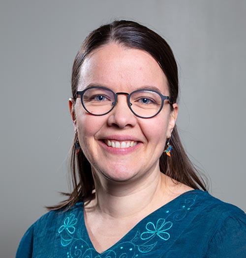 SASKin työntekijä Anna Perttula kasvokuvassa