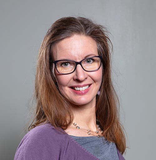 SASKin työntekijä Laura Ventä kasvokuvassa