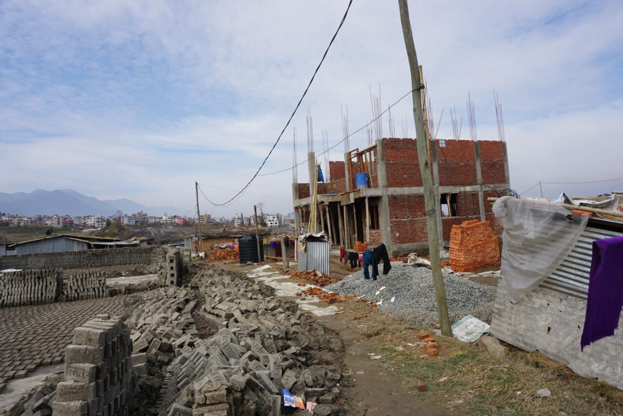 Rakenteilla oleva talo Nepalissa