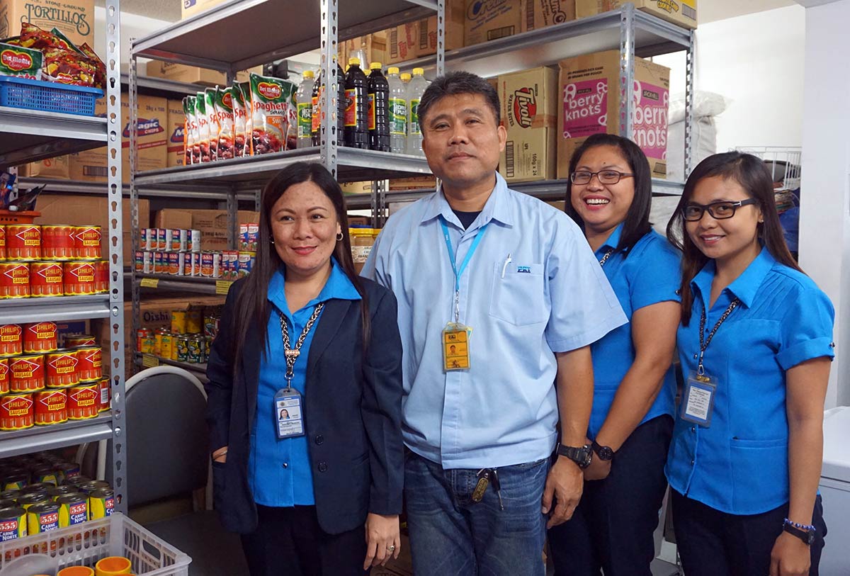 Filippiiniläisiä elintarvikealan työntekijöitä