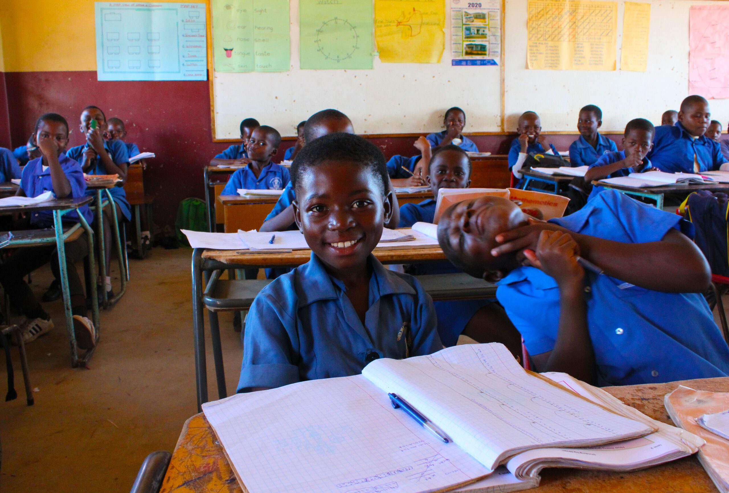 Eswatinilaisia lapsia koulussa. 