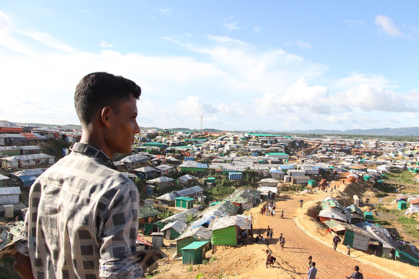 Kuva Myanmarin pakolaisleiristä. Leireillä koronapandemia leviää helposti.