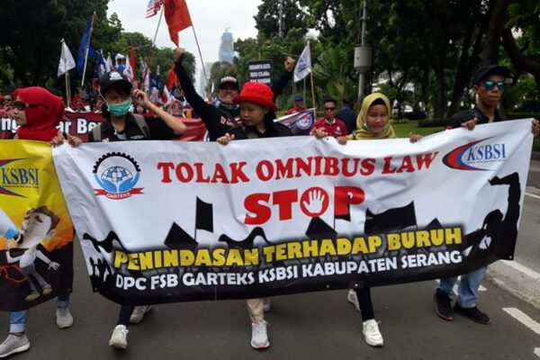 Indonesian ay-liike esti koronakortin hyväksikäytön lakimuutoksen ajamisessa
