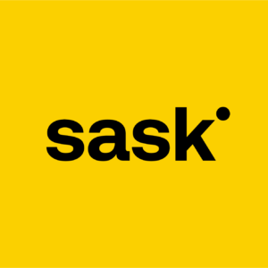 SASKin musta logo keltaisella taustalla