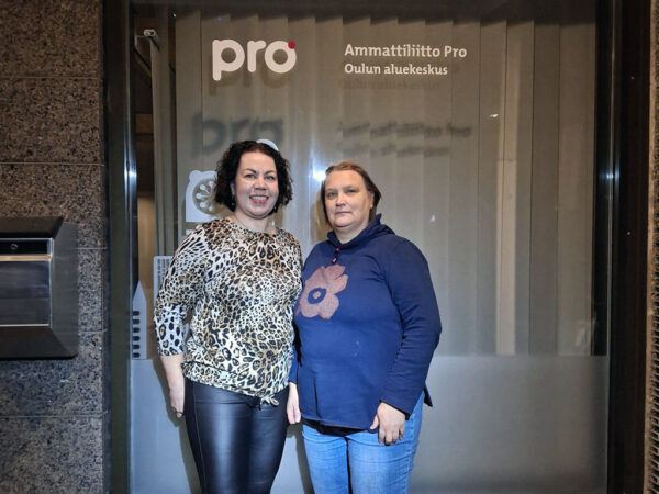 Kannatusjäsenet turvaavat SASKin toiminnan jatkuvuuden – tuo yhdistyksesi mukaan! SASK-lähettiläs Päivi Polso ja Oulun seudun Pro ry:n puheenjohtaja Minna Moskua